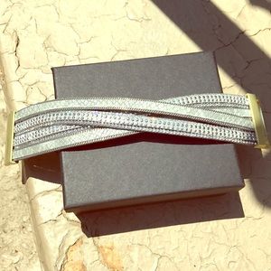 Very pretty wrap like bracelet